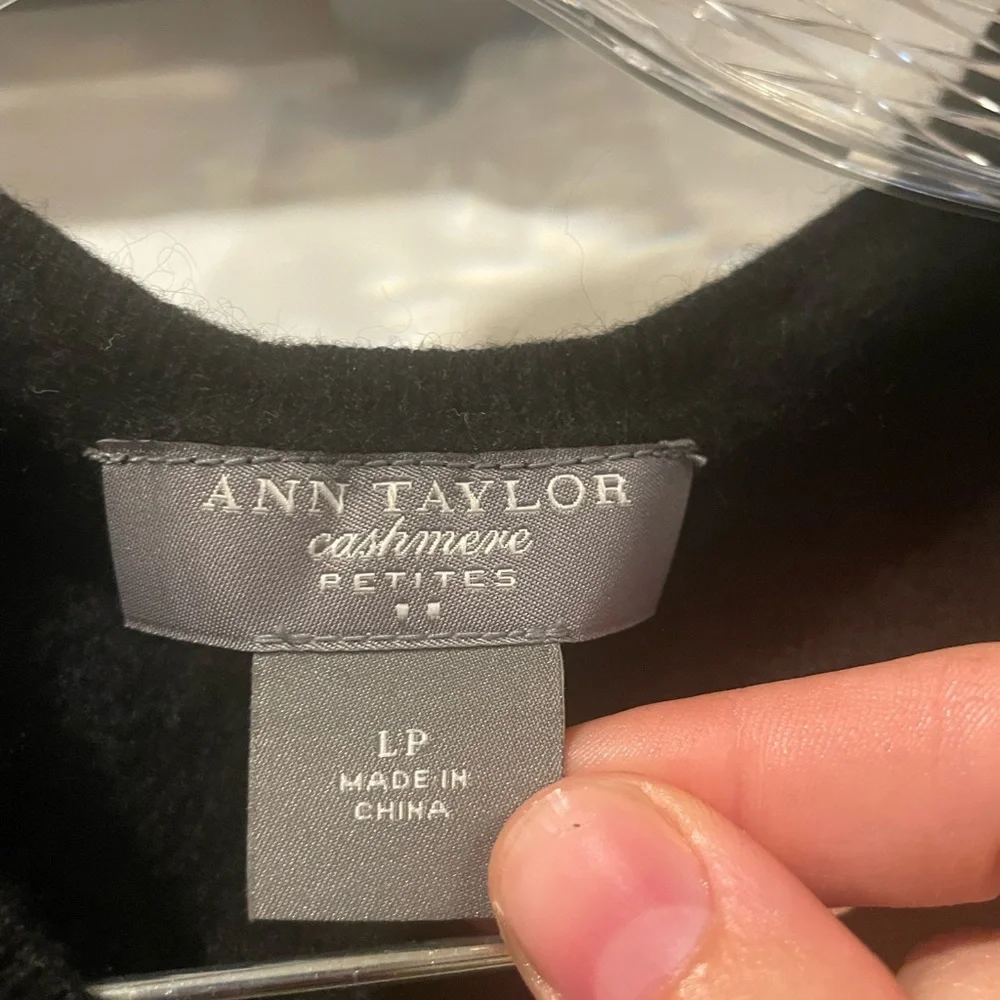 Ann Taylor cashmere sweater - Picture 2 of 3